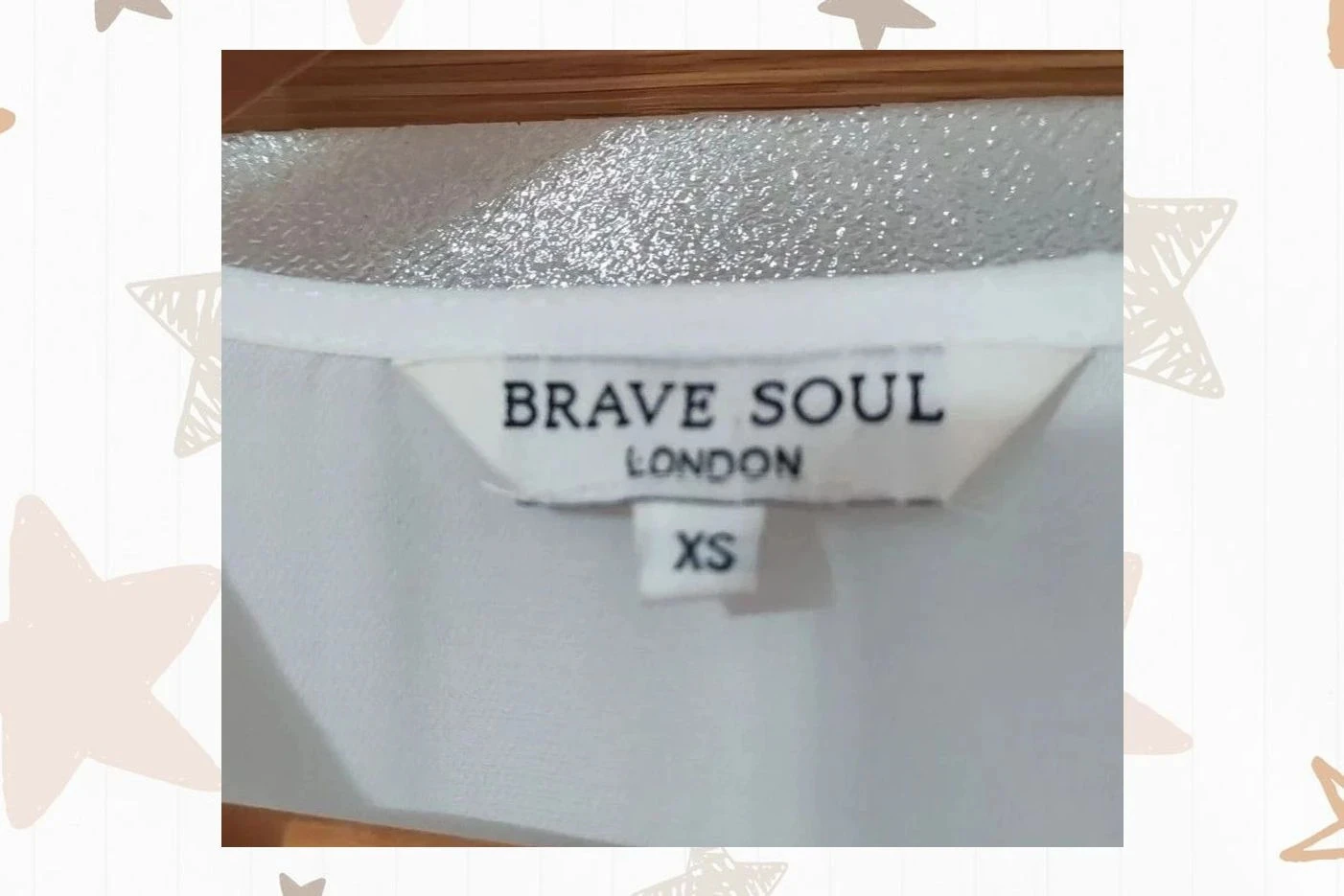 Blusa fina con detalle en cuello y puños – photo 3